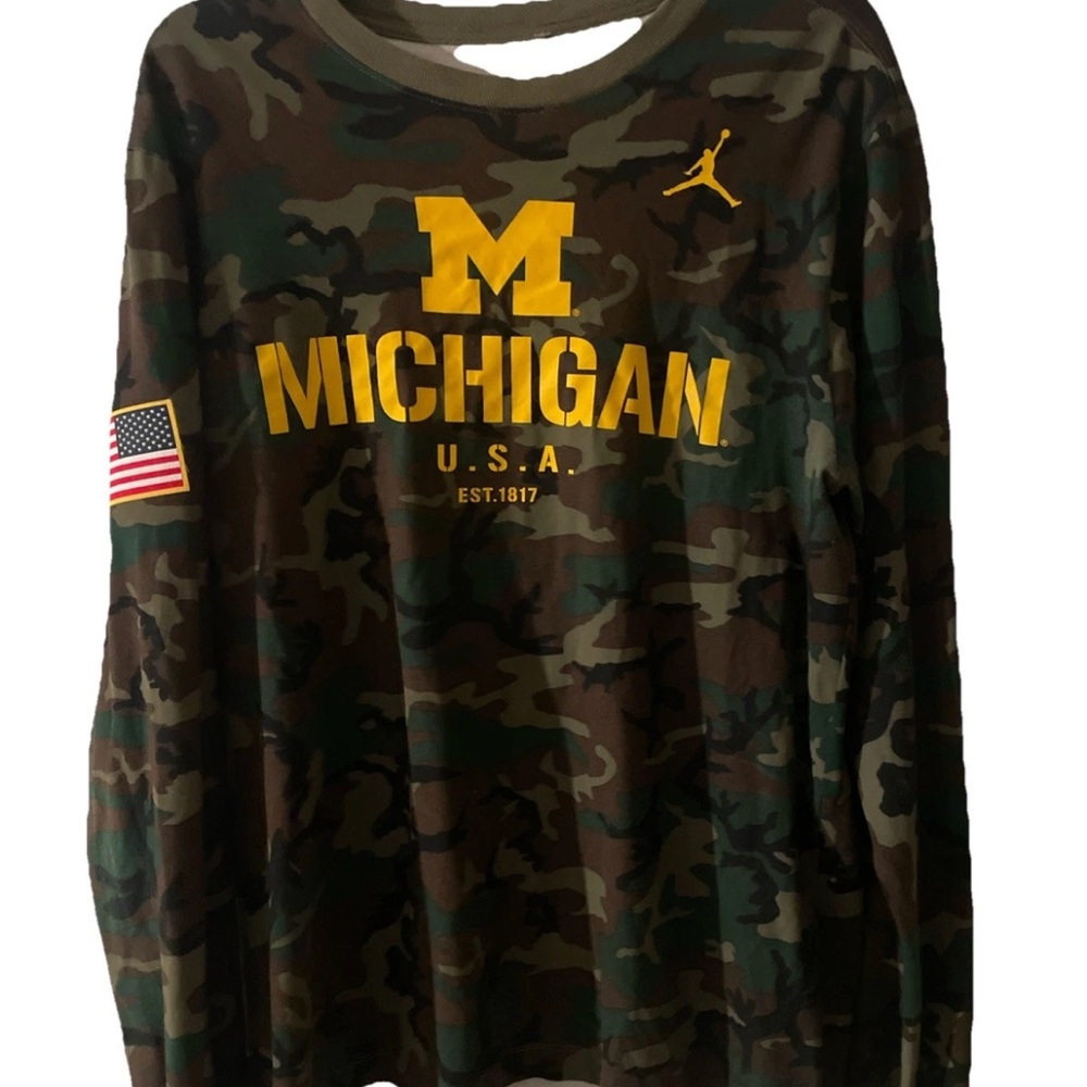 Michigan Wolverines Shirt Mens Medium Nike Dri Fit military Camo Jumpman Jordan